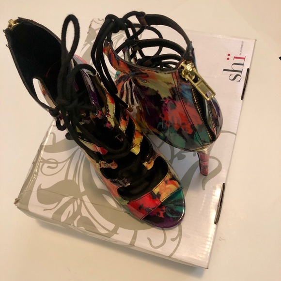 Multi color heels - Picture 2 of 3